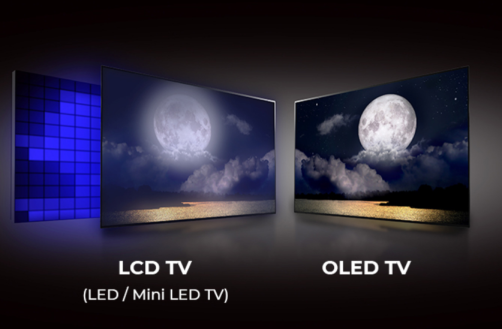 LCD와 OLED TV를 각각 왼쪽, 오른쪽에 두고 비교하며, 패널에서는 보름달이 뜬 밤하늘을 보여준다. LCD TV는 다소 희미한 반면, OLED TV는 매우 선명한 보름달을 보여준다. 